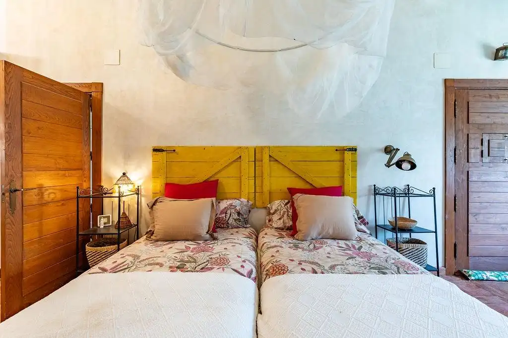 Habitación de Finca rústica en venta en Cuacos de Yuste con Jardín privado, Terraza y Piscina
