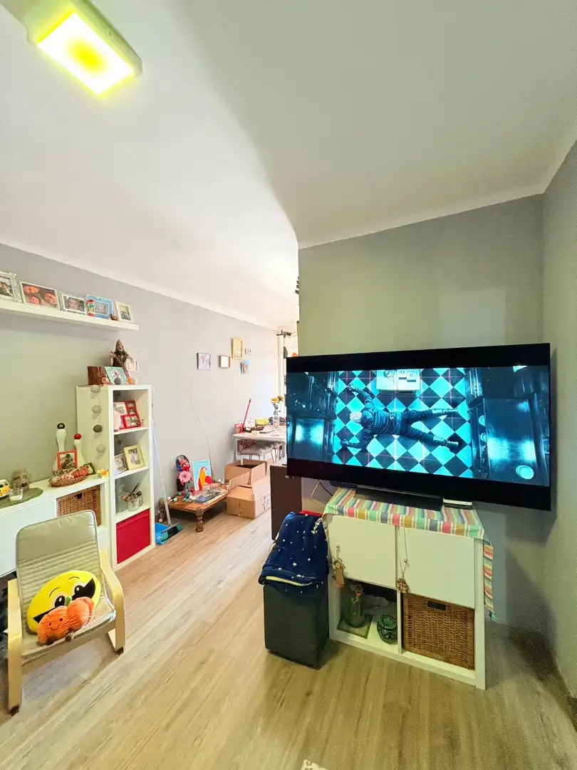 Sala d'estar de Pis en venda en Badalona amb Parquet i Balcó