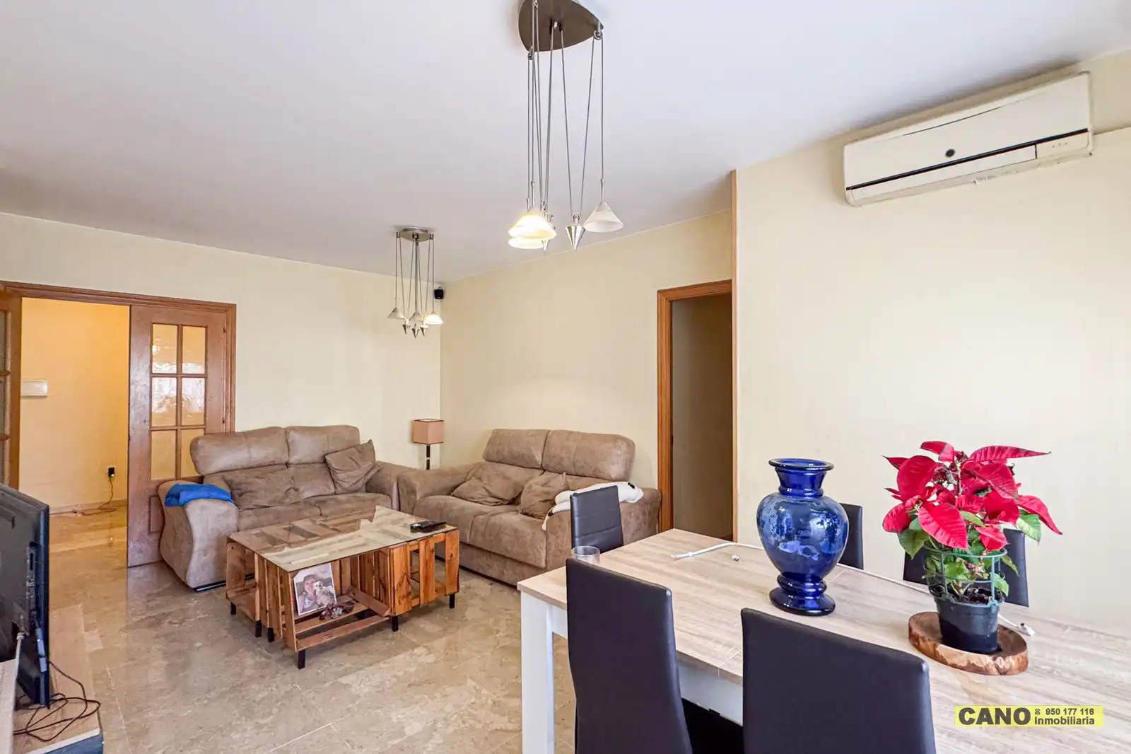 Sala de estar de Piso en venta en Roquetas de Mar con Terraza, Trastero y Piscina