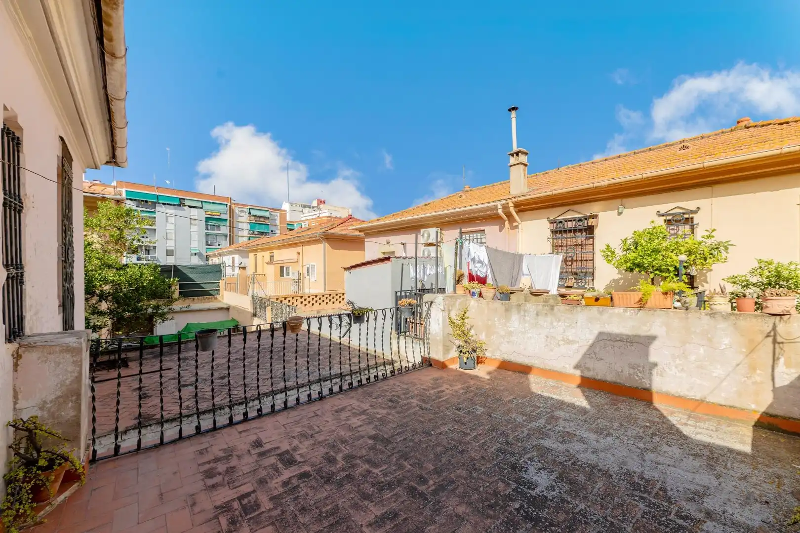 Vista exterior de Casa o xalet en venda en Valencia amb Jardí privat i Terrassa