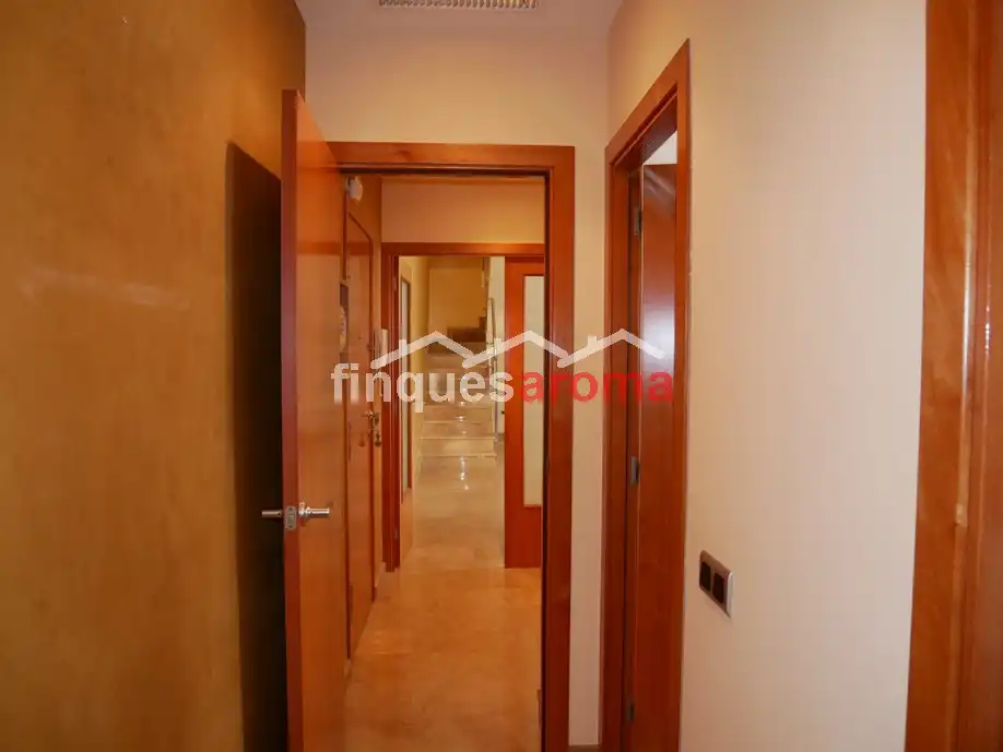 Maisonette zum Verkauf in Tarragona mit Klimaanlage, Heizung und Ofen
