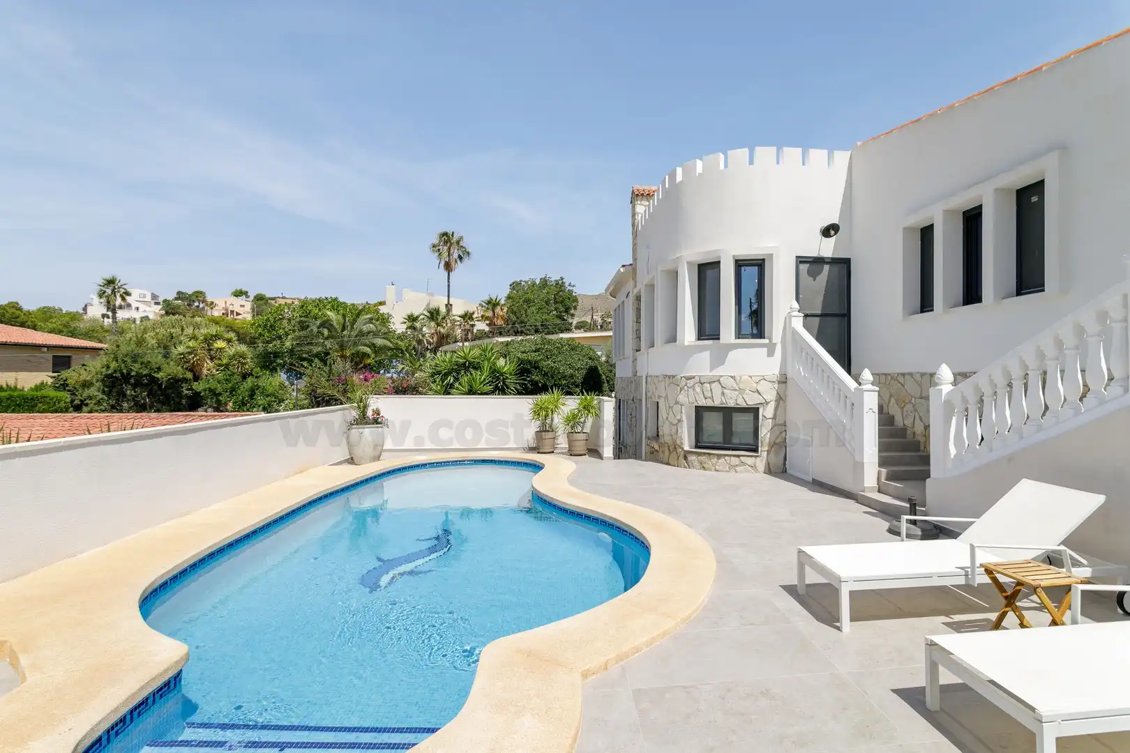 Piscina de Casa o xalet en venda en El Campello amb Aire condicionat, Jardí privat i Terrassa
