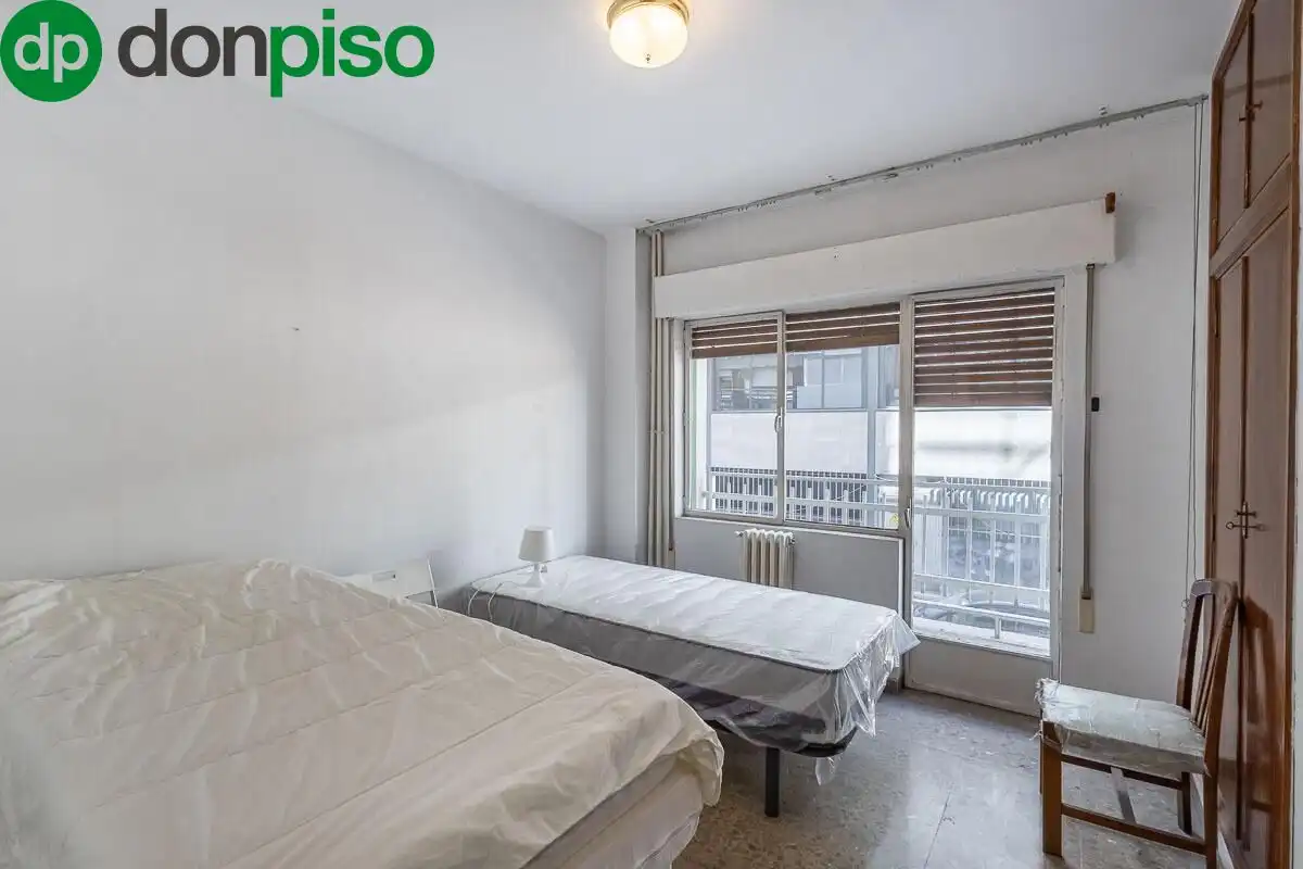 Schlafzimmer von Wohnung zum Verkauf in Granada