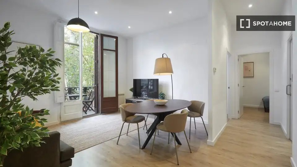 Appartamento con terrazza in affitto a Eixample