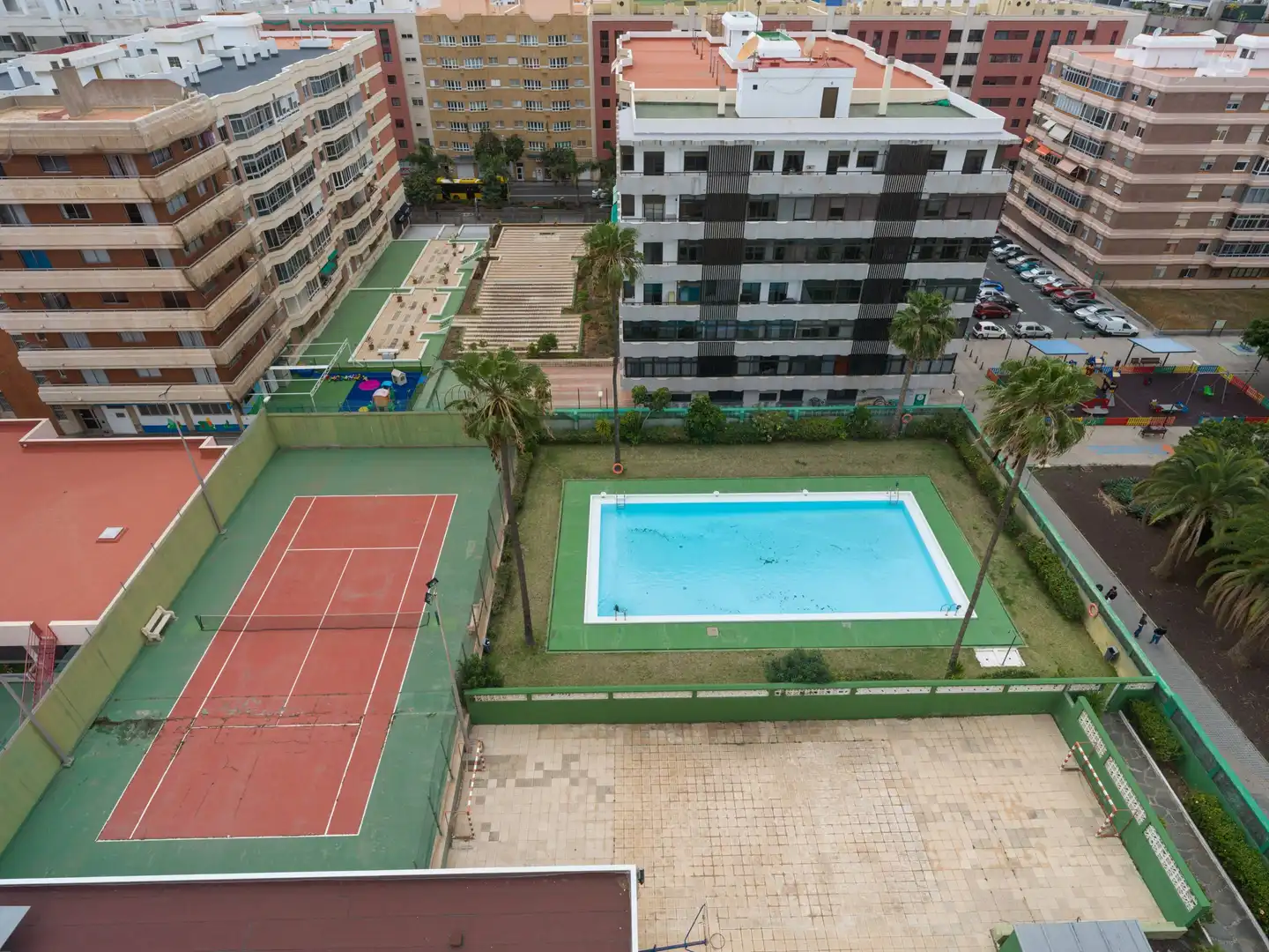 Piscina de Pis de lloguer en Las Palmas de Gran Canaria amb Aire condicionat, Traster i Moblat