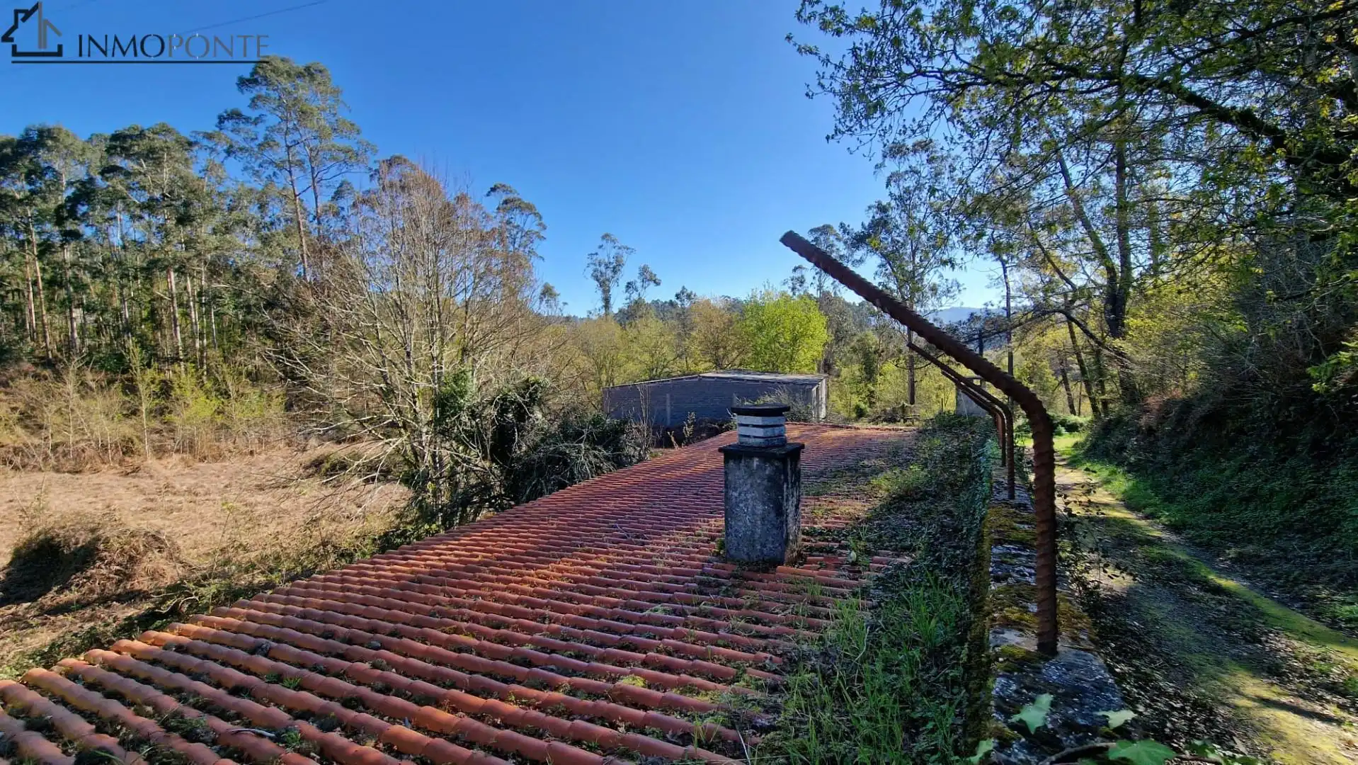 Vista exterior de Nave industrial en venta en Pontevedra Capital 