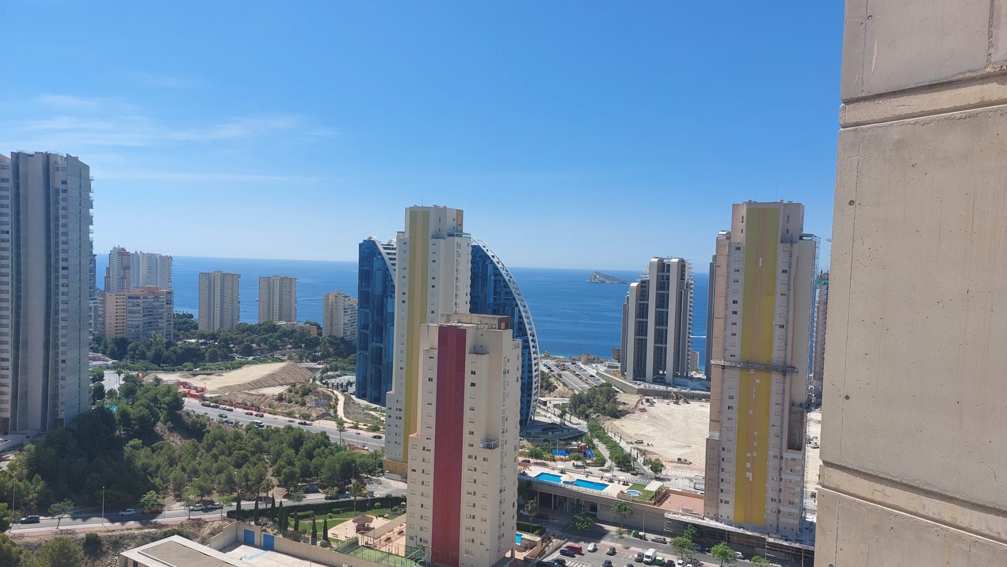 Vista exterior de Pis en venda en Benidorm amb Terrassa, Piscina i Moblat