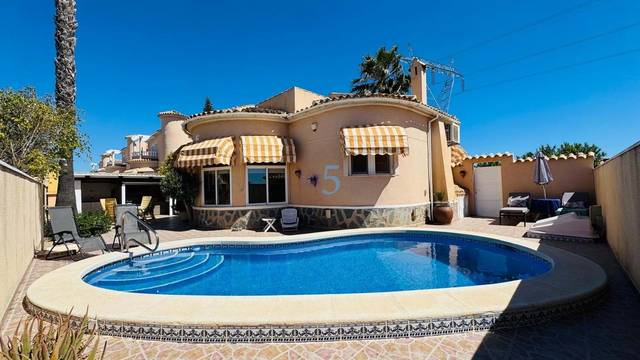 Casa-chalet en Venta en Benijófar