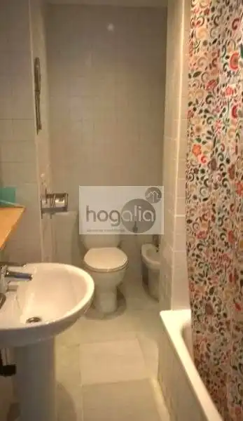 Bathroom of Flat for rent in Sevilla  with Air Conditioner, Terrace and Furnished
