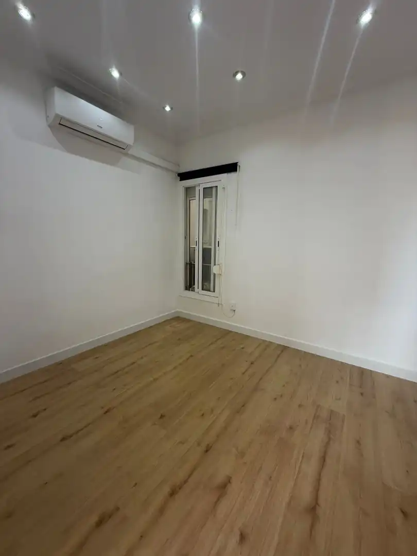 Bedroom of Flat for rent in Barcelona  with Air Conditioner