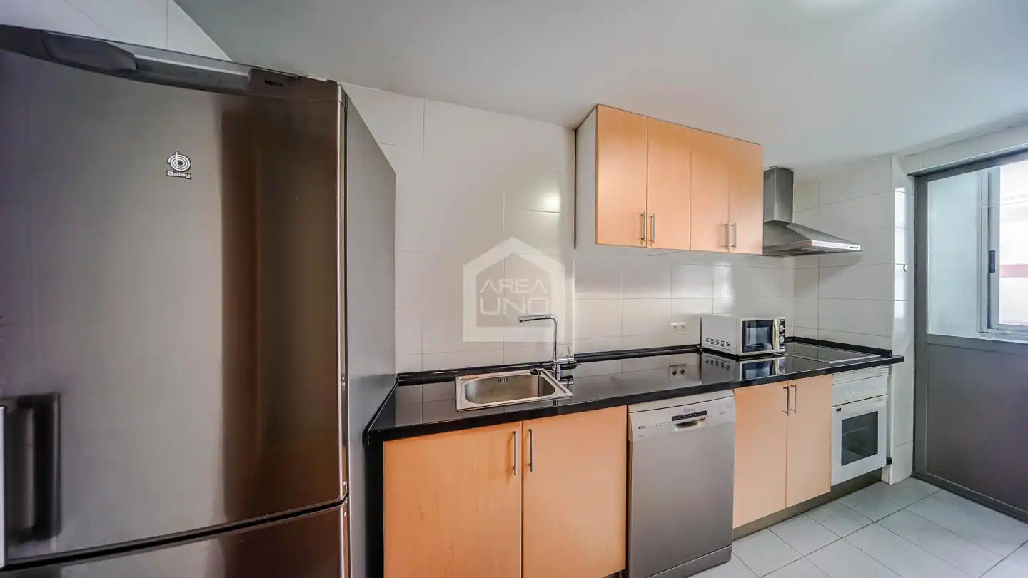 Cocina de Planta baja en venta en Alcorcón con Calefacción, Trastero y Piscina comunitaria