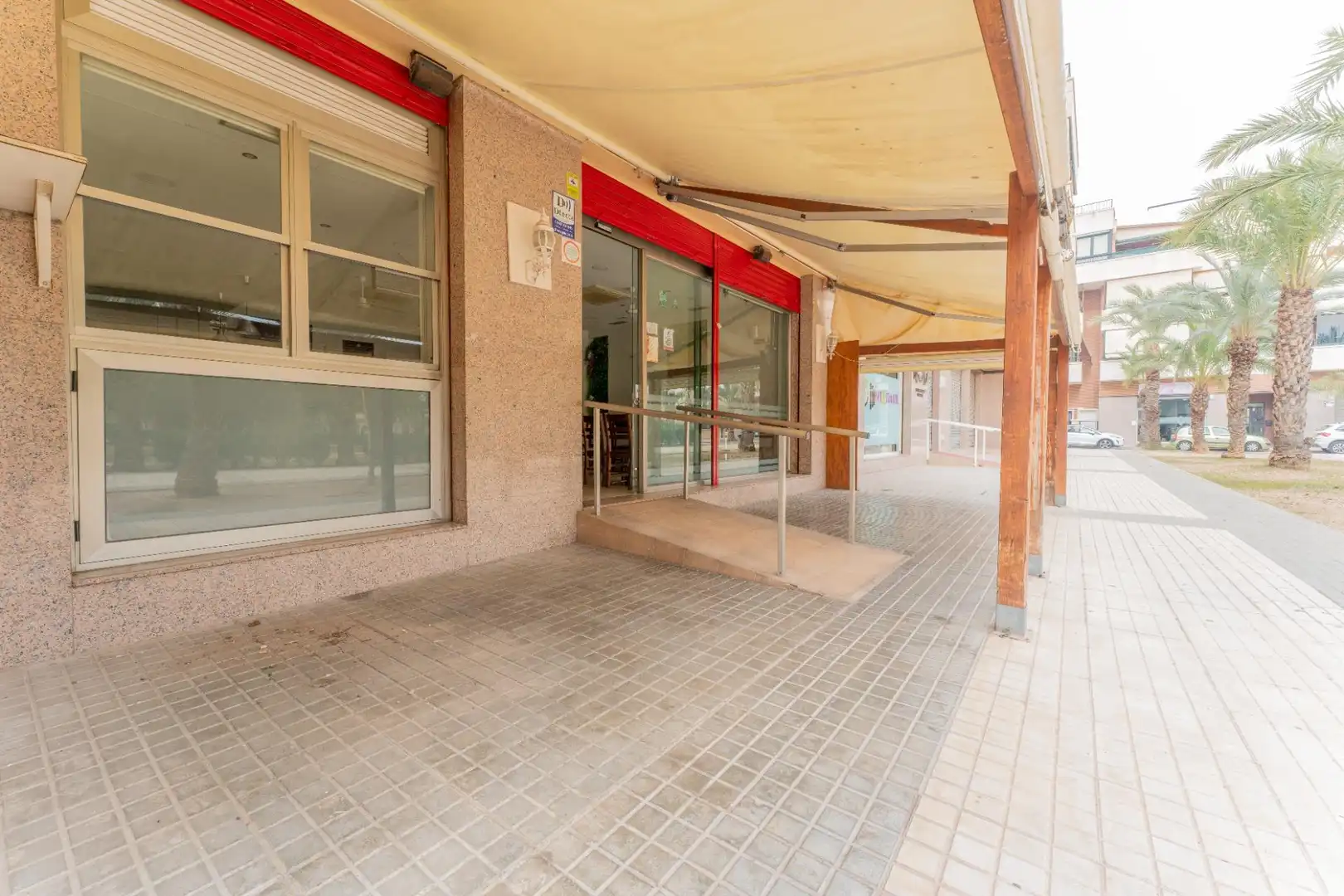 Local comercial en venta en Las Bayas, imagen 3