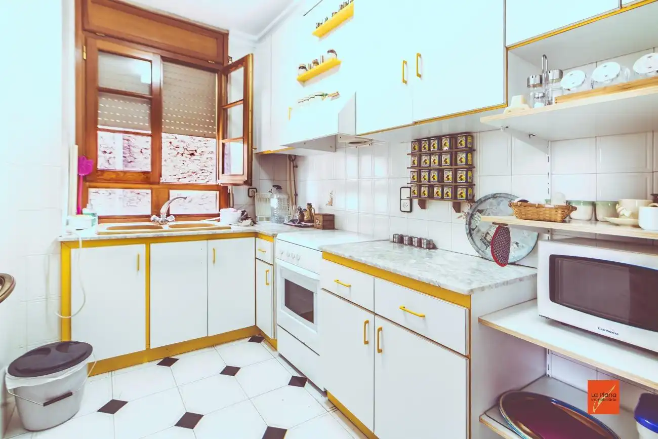 Cocina de Edificio en venta en Santa Bàrbara