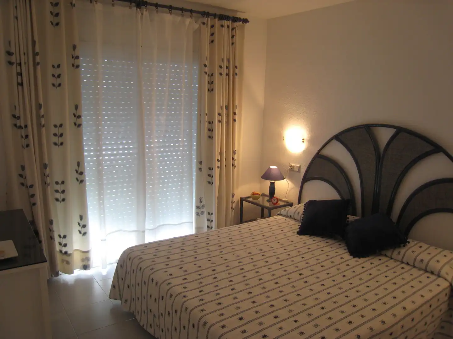 Schlafzimmer von Wohnung zum Verkauf in L'Estartit mit Klimaanlage, Privatgarten und Terrasse