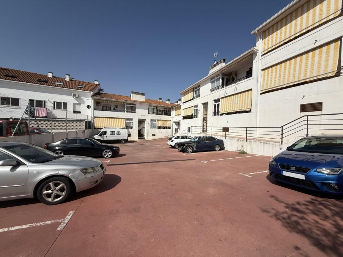 Vista exterior de Pis en venda en Torres de la Alameda amb Aire condicionat, Terrassa i Traster