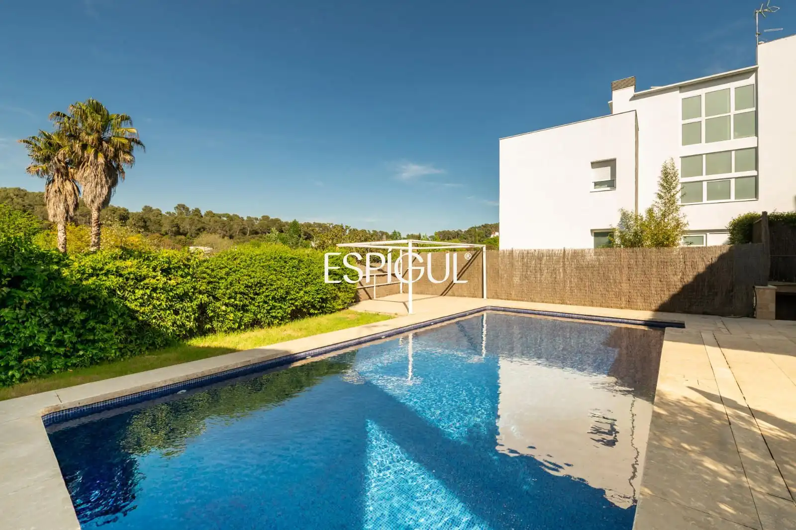 Swimming pool of Houses for sale in Sant Cugat del Vallès  with Air Conditioner, Heating and Storage room