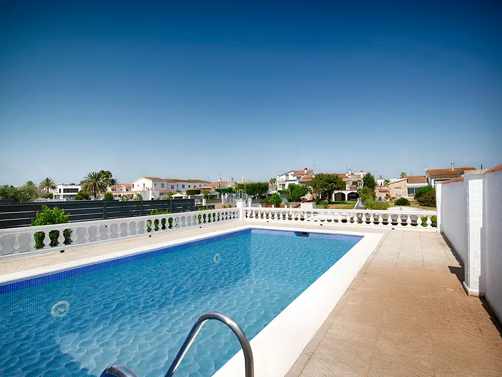 Casa con piscina en venta en Carrer Noguera, imagen 8