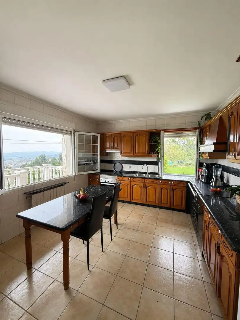 Cuina de Casa o xalet en venda en Corvera de Asturias amb Calefacció, Jardí privat i Terrassa