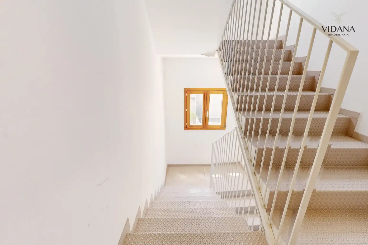 Piso en venta en  Pamplona / Iruña con Calefacción, Parquet y Terraza