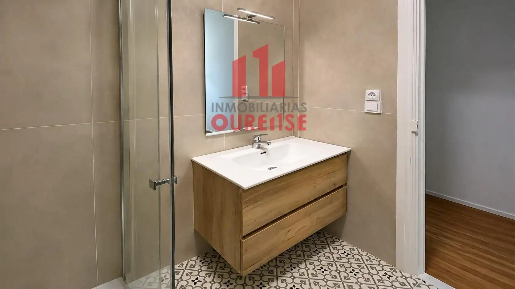 Bathroom of Flat for share in Ourense Capital   with Heating, Furnished and Balcony