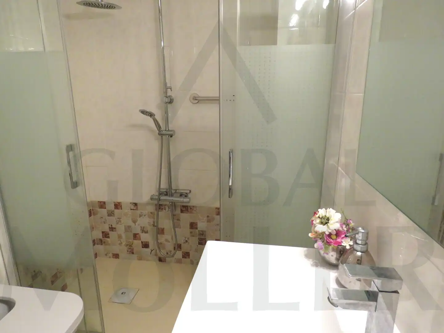 Baño de Piso en venta en Cartagena con Aire acondicionado, Amueblado y Horno