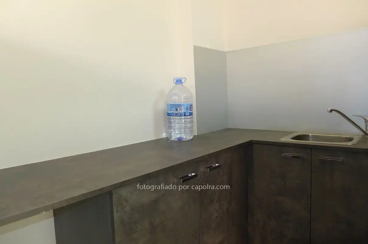 Cuina de Oficina de lloguer en Barcelona amb Aire condicionat i Calefacció