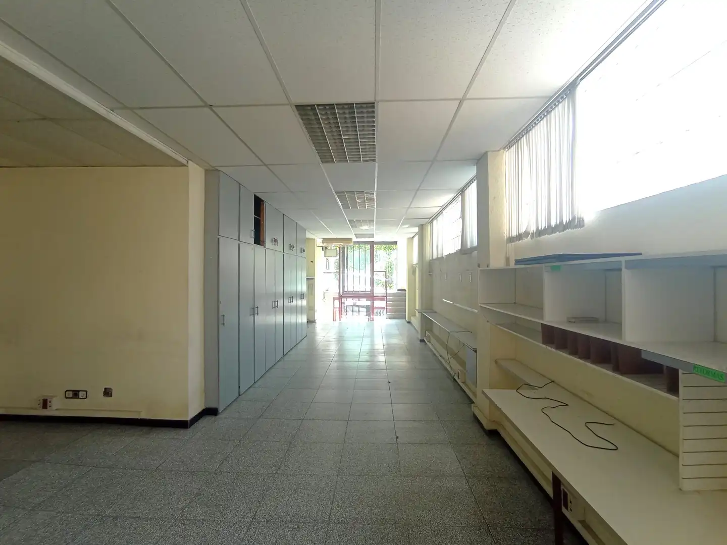 Business premises for sale in Carrer de la Costa Brava 3, imagen 2
