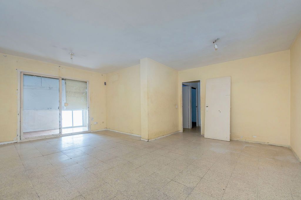 Flat for sale in C/ Manuel Fal Conde, La Oliva