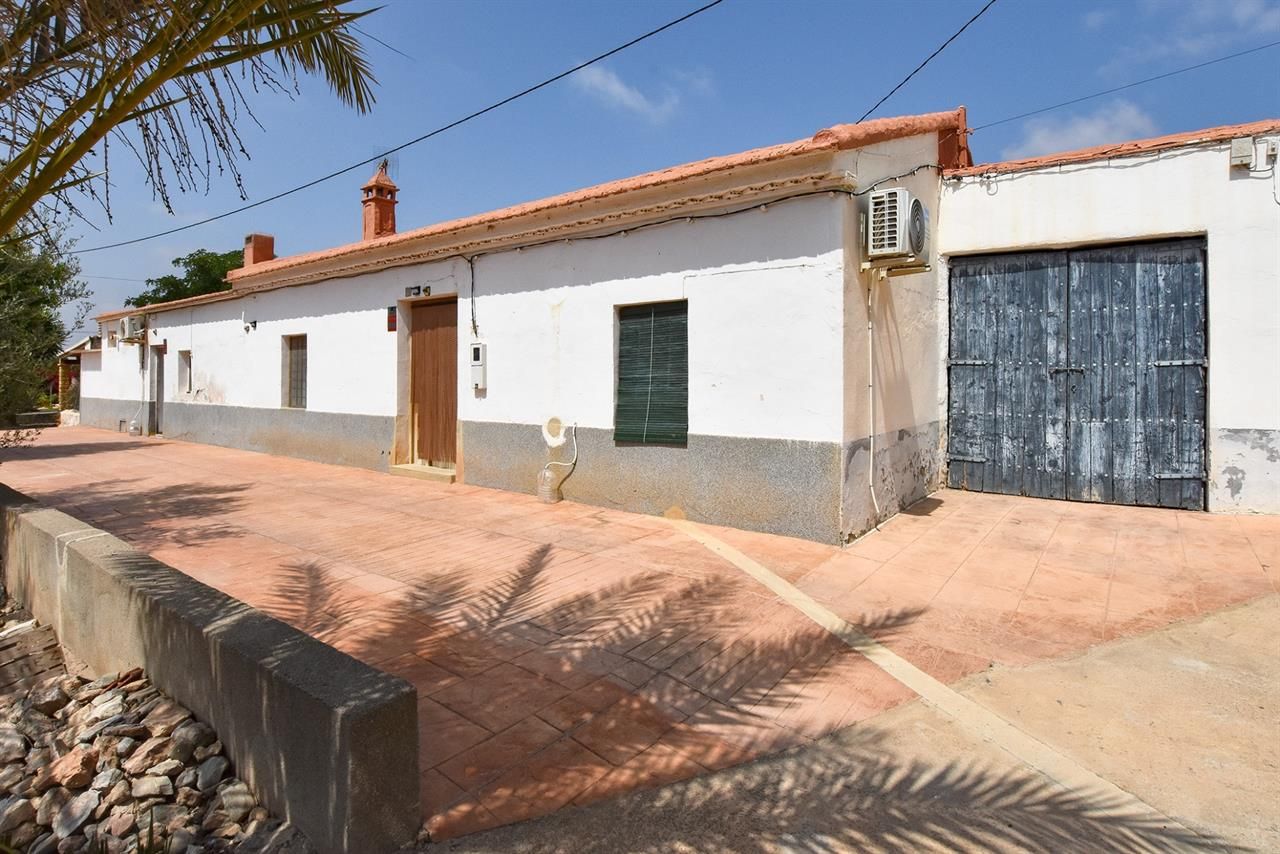 Vista exterior de Casa o xalet en venda en Lorca amb Aire condicionat, Jardí privat i Traster