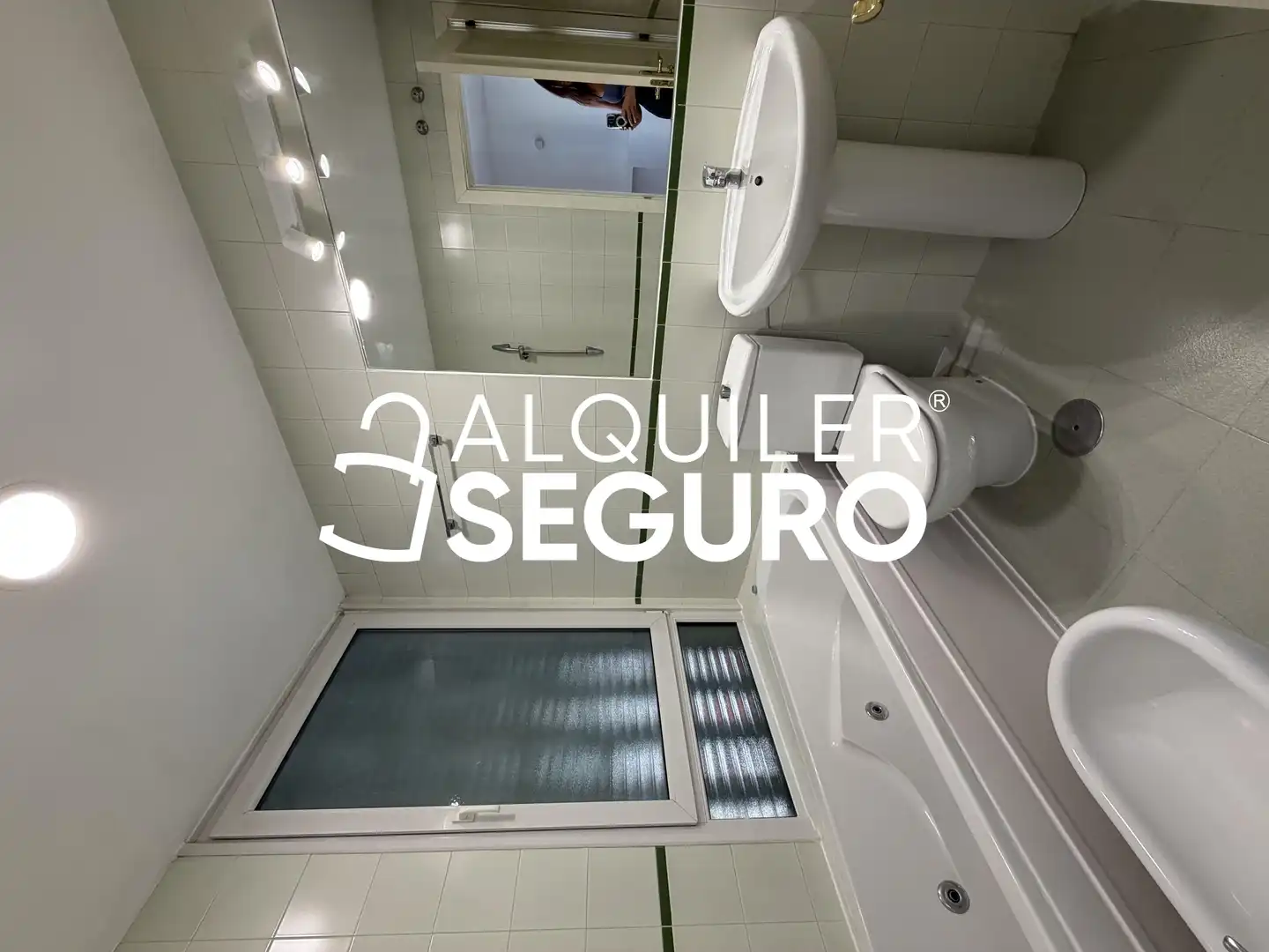 Bathroom of Attic for rent in Torrelodones  with Air Conditioner, Heating and Terrace