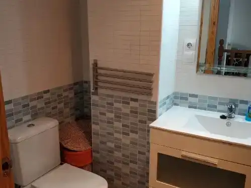 Bathroom of Flat for rent in Siles  with Air Conditioner and Furnished