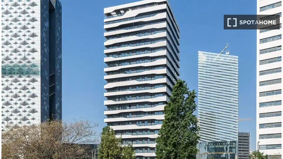 Exterior view of Flat for share in L'Hospitalet de Llobregat  with Air Conditioner, Terrace and Furnished