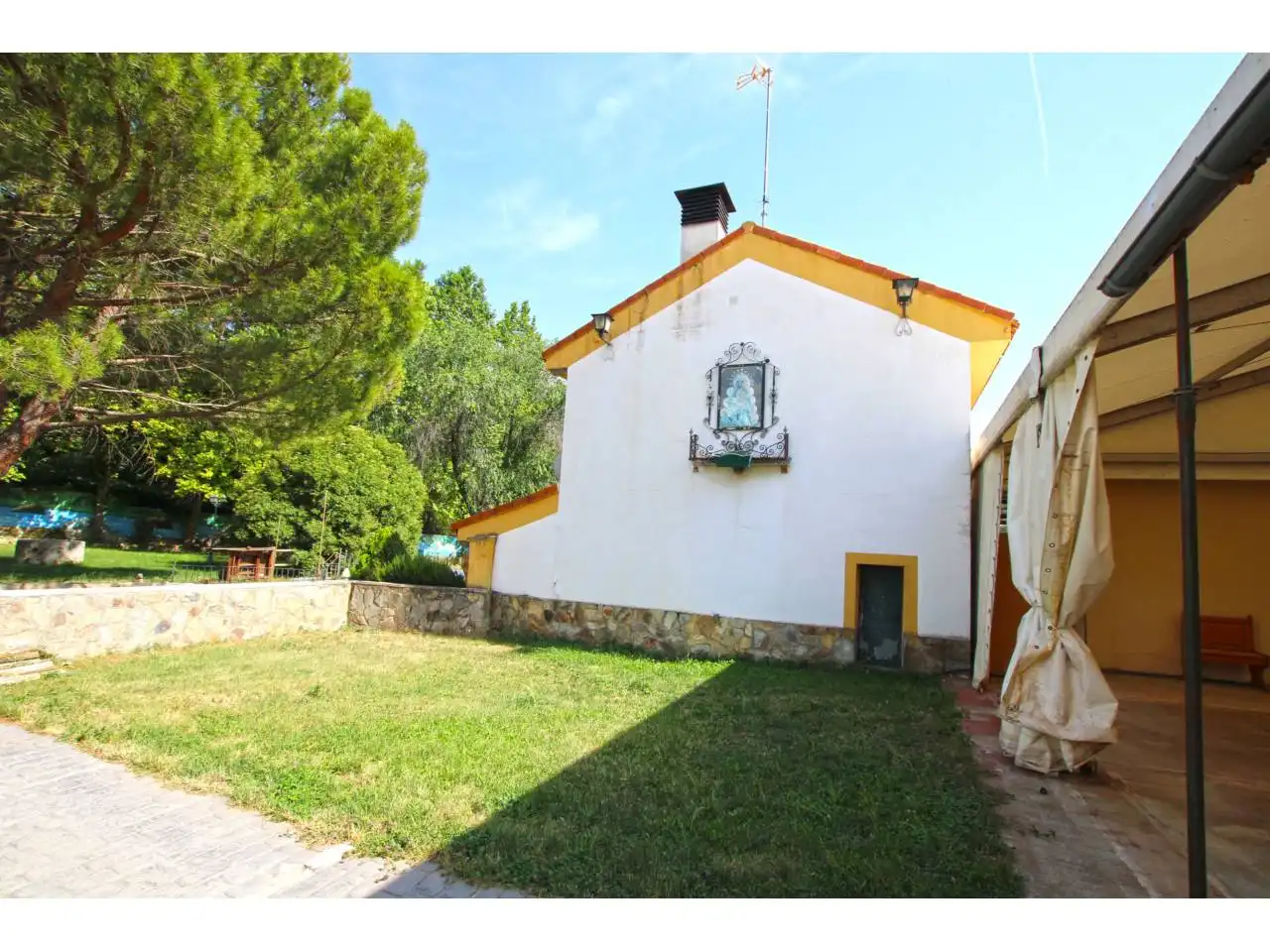 Vista exterior de Terreno en venta en Valdegrudas, Guadalajara