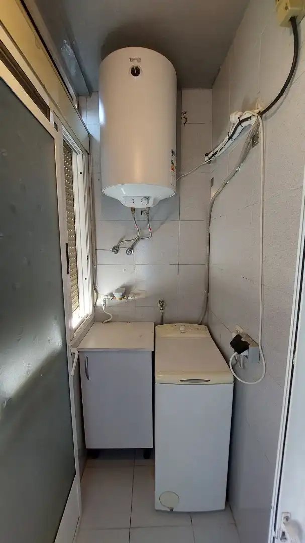 Bany de Pis de lloguer en Plasencia amb Aire condicionat, Calefacció i Moblat