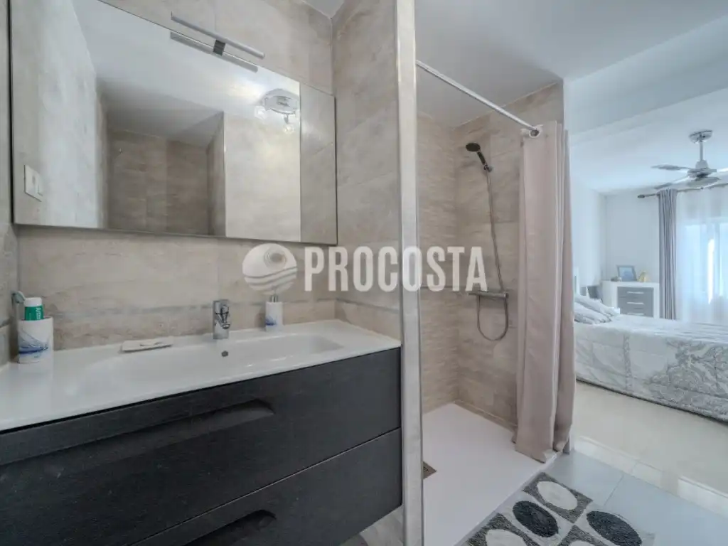 Baño de Piso en venta en Almuñécar con Terraza y Internet