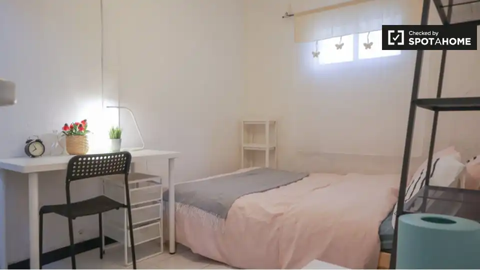 Bedroom of Flat for rent in Madrid  with Air Conditioner, Heating and Furnished