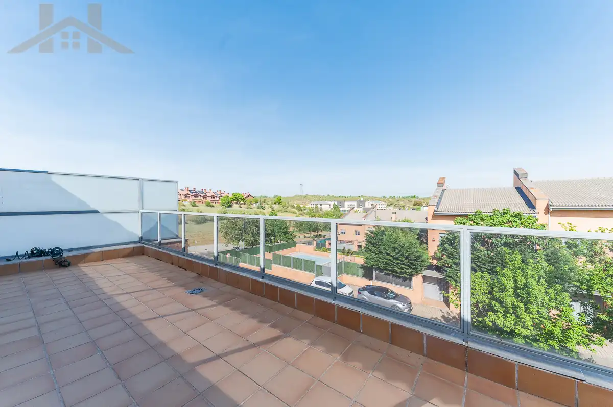 Terrassa de Casa adosada en venda en Arroyomolinos (Madrid) amb Aire condicionat, Jardí privat i Terrassa