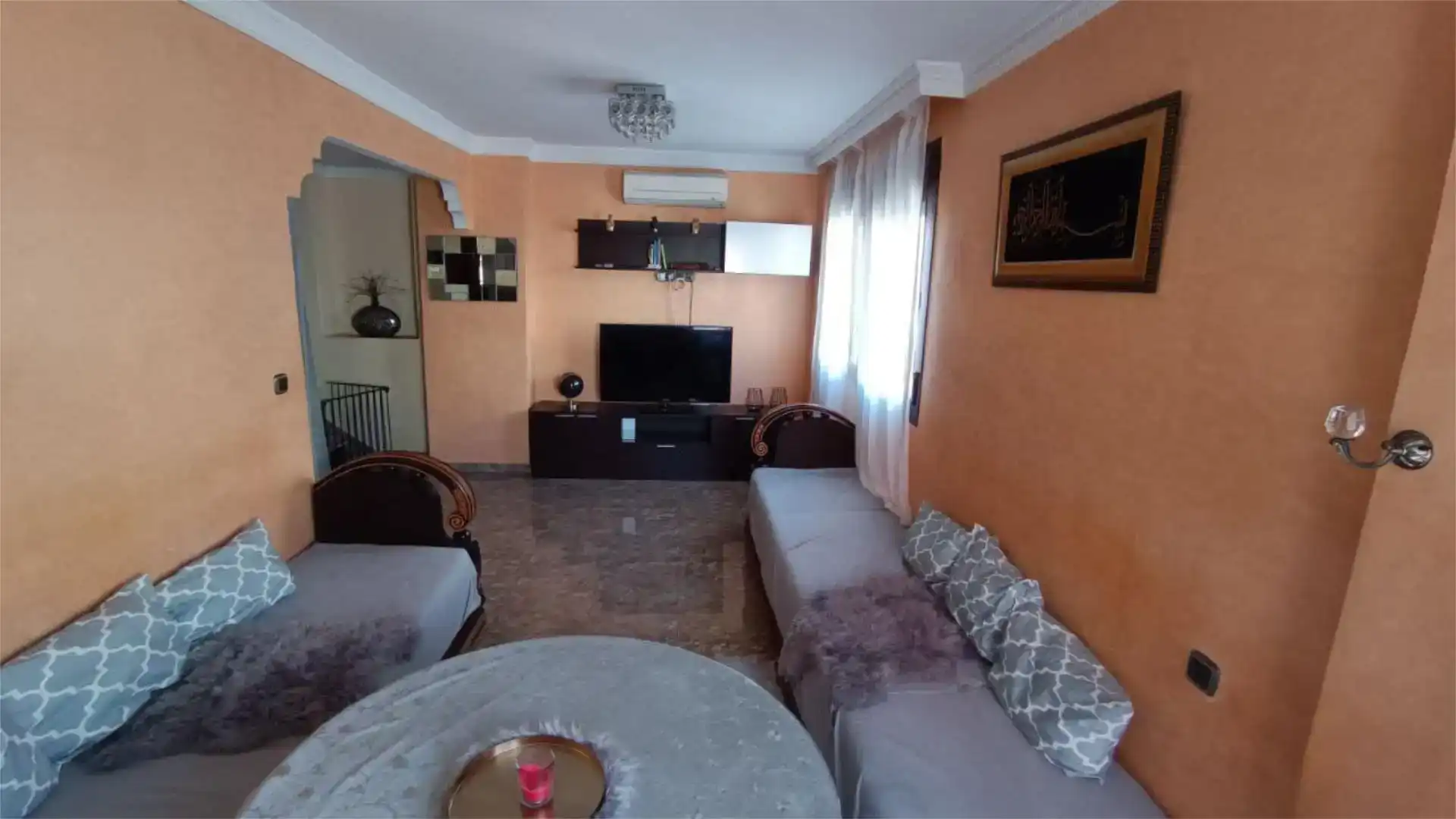 Sala d'estar de Casa adosada en venda en Melilla amb Aire condicionat, Parquet i Moblat