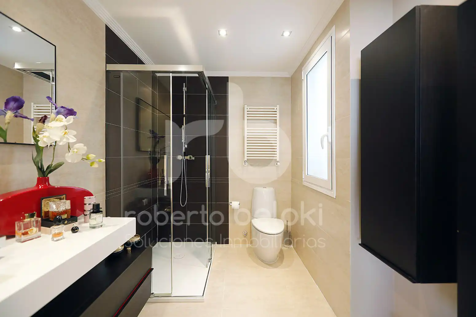 Baño de Piso en venta en Donostia - San Sebastián  con Calefacción, Terraza y Balcón