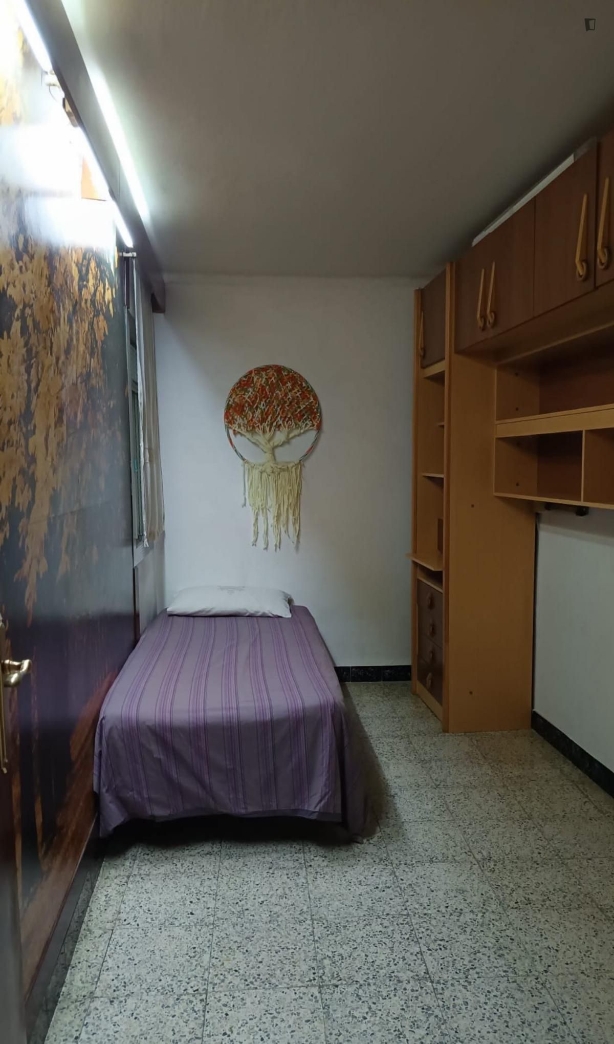 Dormitori de Apartament per a compartir en  Barcelona Capital amb Moblat, Forn i Rentadora