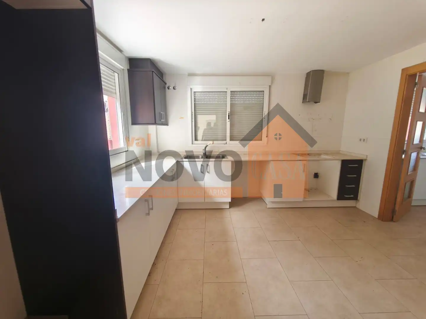 Kitchen of Houses for sale in Chiva  with Storage room and Swimming Pool