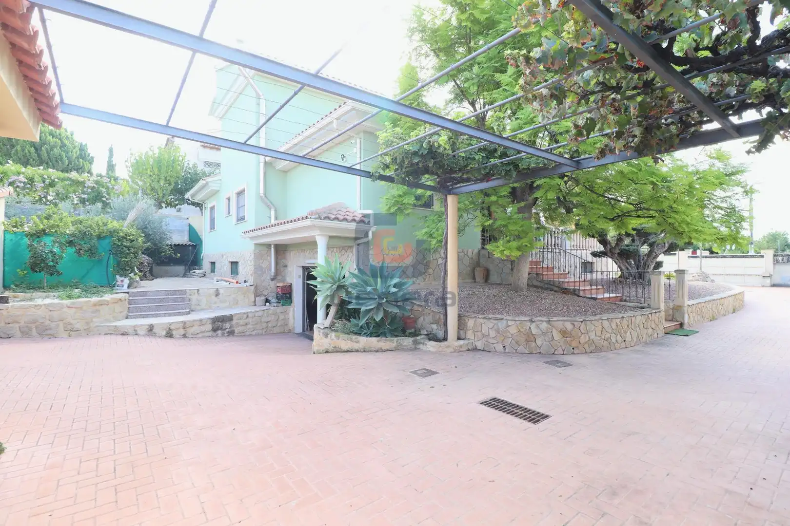 Vista exterior de Casa o chalet en venta en San Vicente del Raspeig / Sant Vicent del Raspeig con Aire acondicionado, Calefacción y Jardín privado