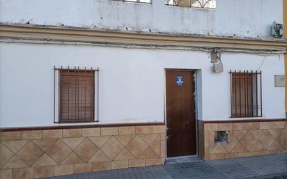 Vista exterior de Casa adosada en venda en Guillena amb Terrassa