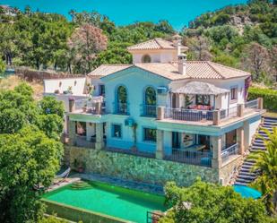 Exterior view of House or chalet for sale in Estepona  with Air Conditioner, Heating and Terrace