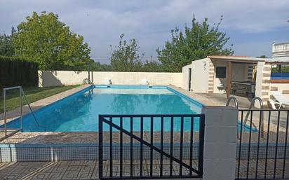 Piscina de Casa o xalet en venda en Arahal amb Terrassa, Piscina i Balcó