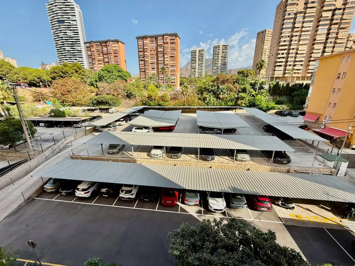 Aparcament de Apartament en venda en Benidorm amb Aire condicionat, Terrassa i Moblat