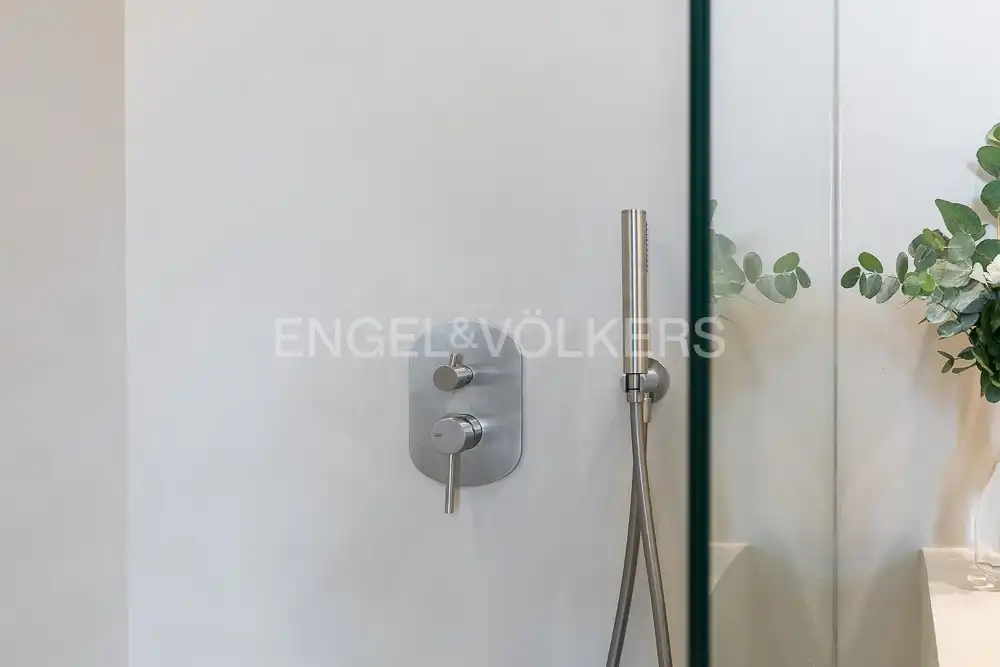Bathroom of Attic for rent in Valencia  with Air Conditioner, Heating and Terrace