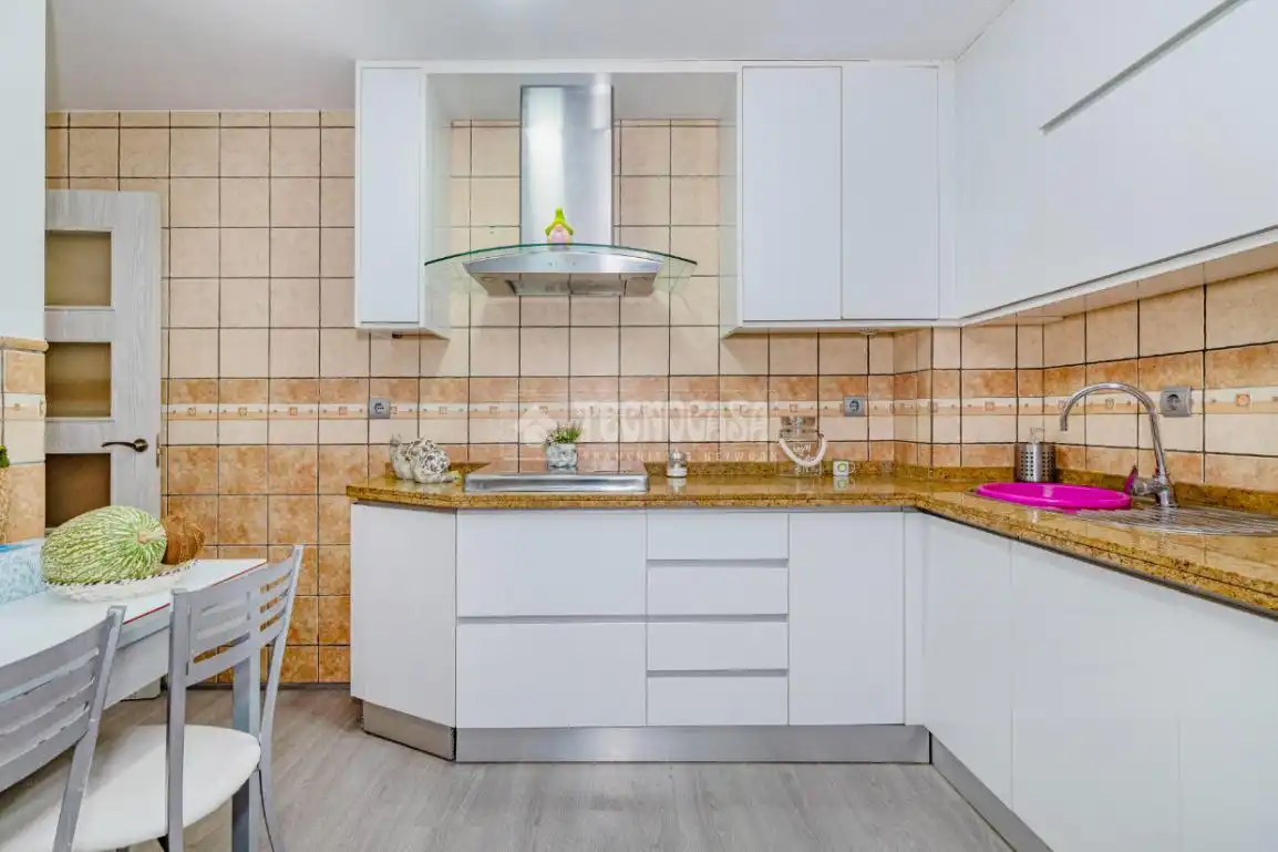Kitchen of Flat for sale in Loja  with Air Conditioner, Parquet flooring and Balcony
