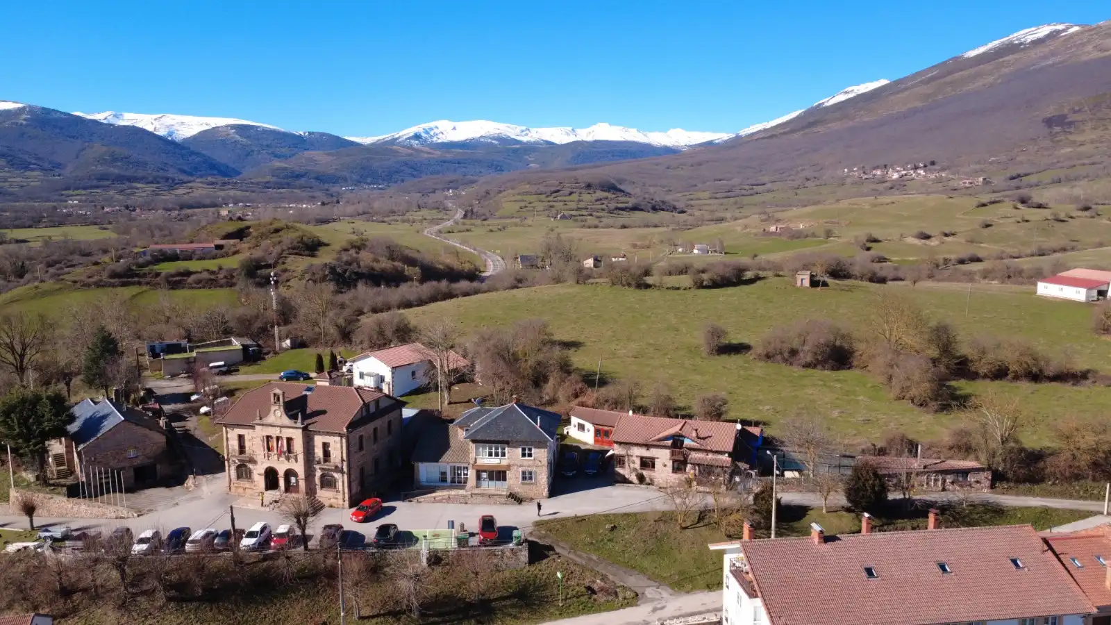 Vista exterior de Casa o chalet en venta en Hermandad de Campoo de Suso con Terraza, Piscina y Amueblado