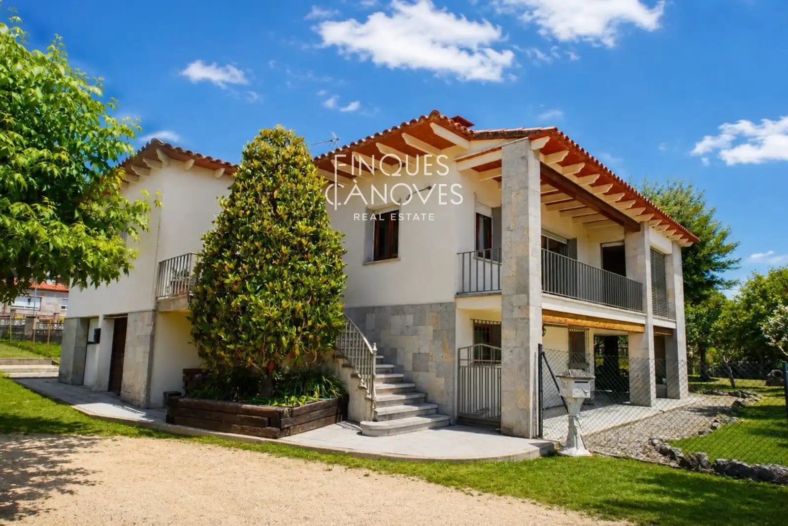 Vista exterior de Casa o xalet en venda en Caldes de Malavella amb Calefacció, Terrassa i Traster